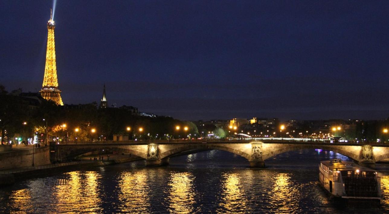 Chic Apartment With Superb View Of The Eiffel Tower Saint-Denis  Bagian luar foto