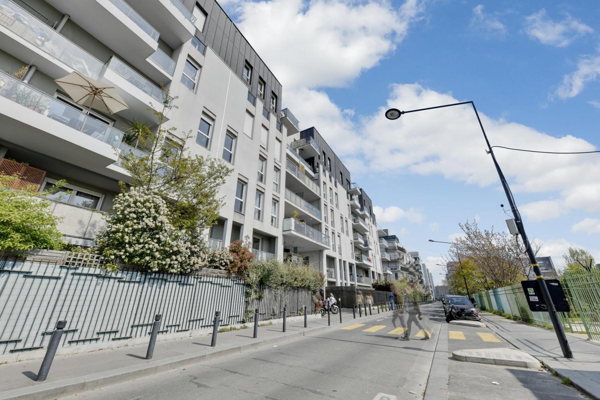 Chic Apartment With Superb View Of The Eiffel Tower Saint-Denis  Bagian luar foto