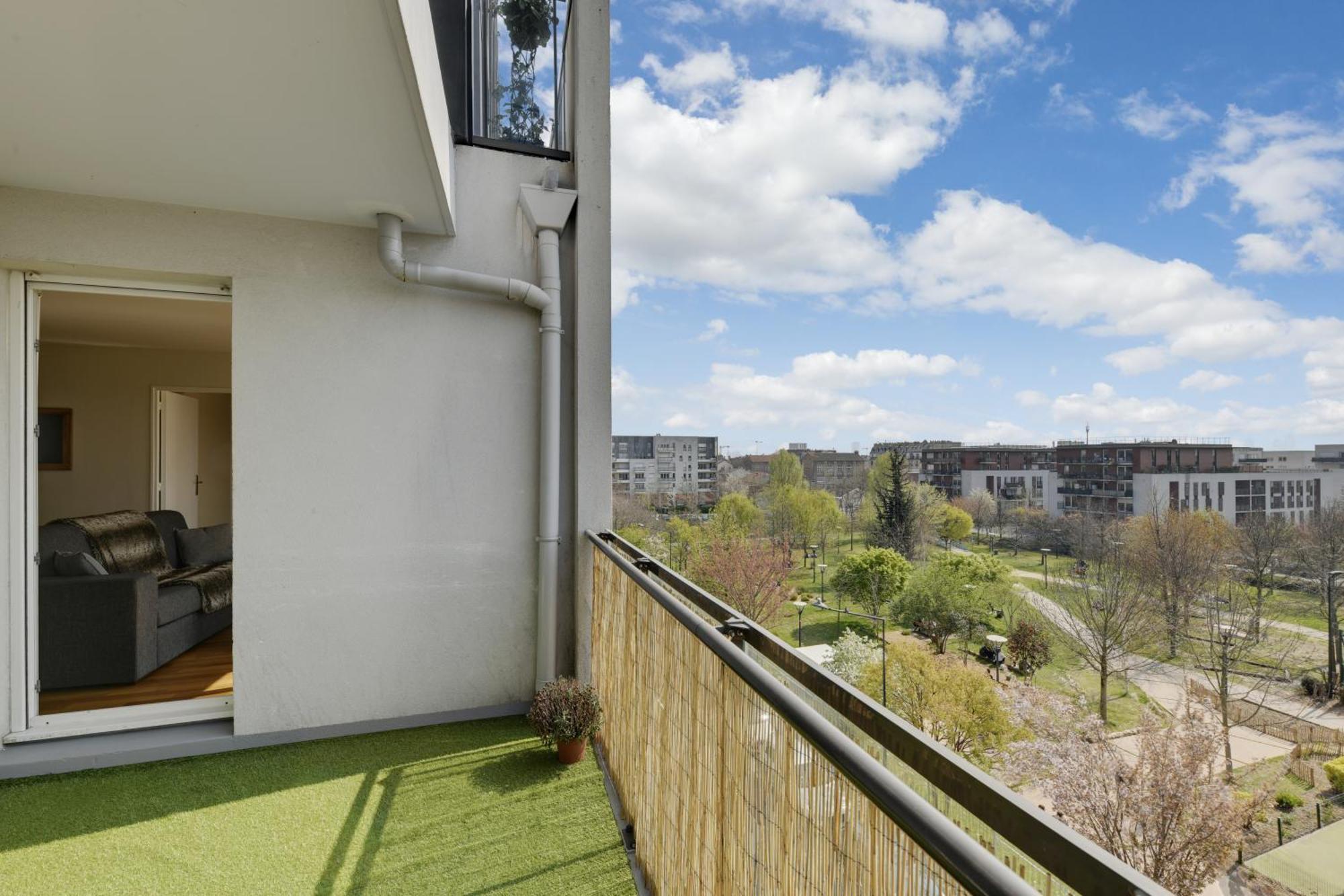 Chic Apartment With Superb View Of The Eiffel Tower Saint-Denis  Bagian luar foto